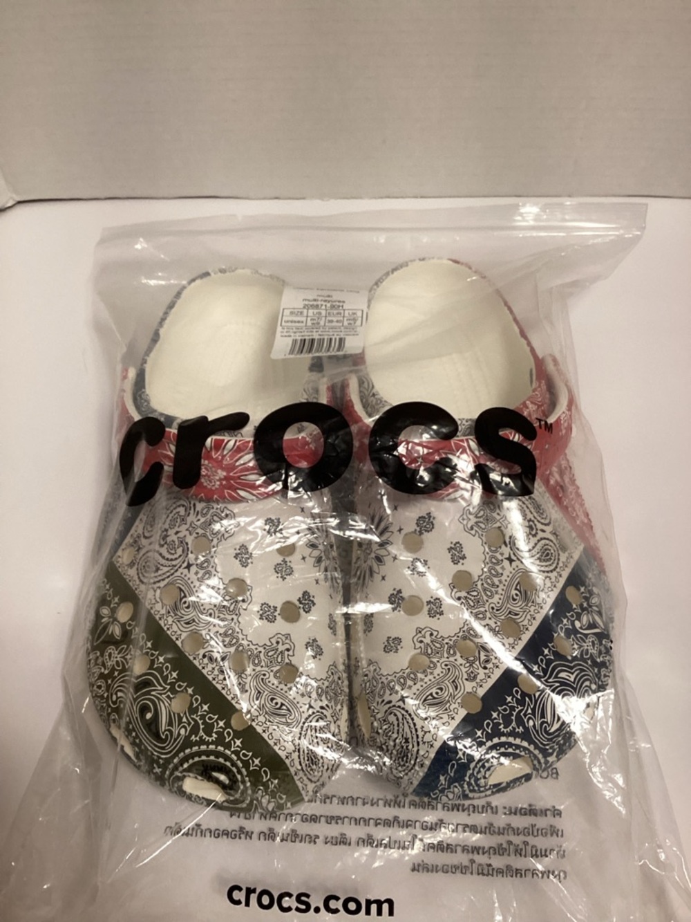 CROCS Bandana Print Clogs with Red, White, Blue, & Green Pattern, W9M7, NWT - Picture 7 of 8